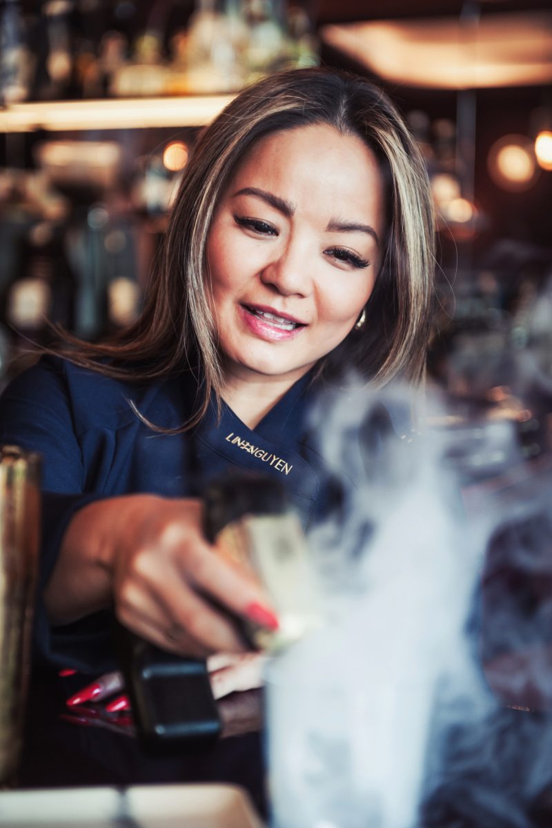 Neue Barjacke - Linh Nguyen - WEITBLICK - CO:LAB - Detail - Gastronomie – Hotellerie